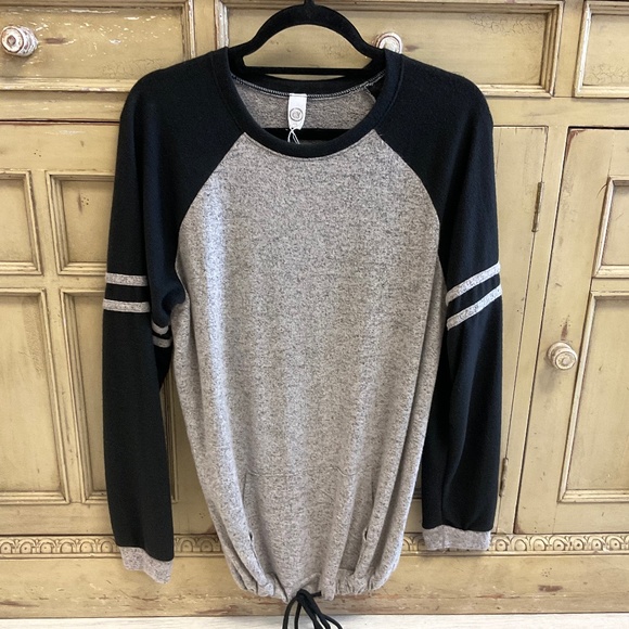 Black & Gray Raglan Top - Picture 1 of 5
